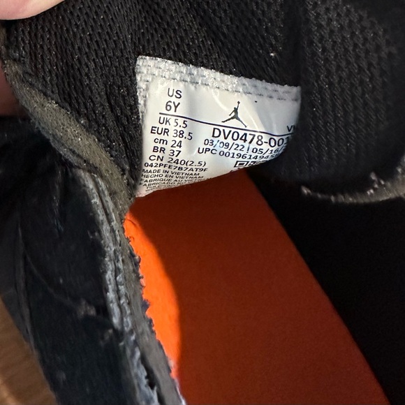 Air Jordan 1 Low SE Craft - size 6Y - Picture 5 of 5